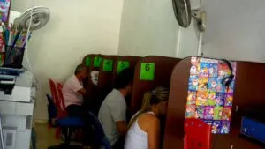 ¡Aún sobreviven! 7 datos curiosos de los cibercafés