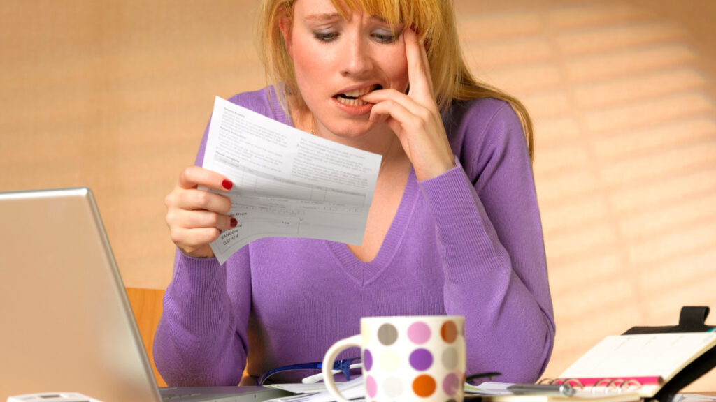 Cómo terminar el año sin deudas según Condusef.