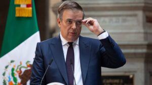 Ebrard y empresas van a Canadá para revisar T-MEC