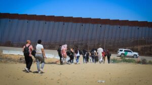 EE.UU. refuerza medidas contra la migración ilegal en la frontera con México