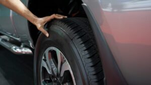 ¿Buscas llantas resistentes sin gastar de más? Éstas compiten con Michelin