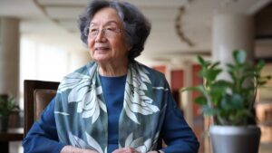 ¿Quién es la maestra de poesía clásica china que murió a los 100 años de edad?