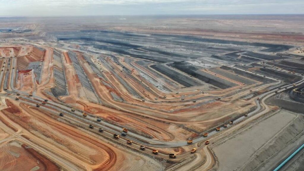 vista aérea de mina de carbón en Xinjiang