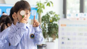 ¡Dormir 10 horas al día! Solución para reducir miopía infantil en China