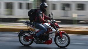 Proponen crear estacionamientos exclusivos para motocicletas en CDMX