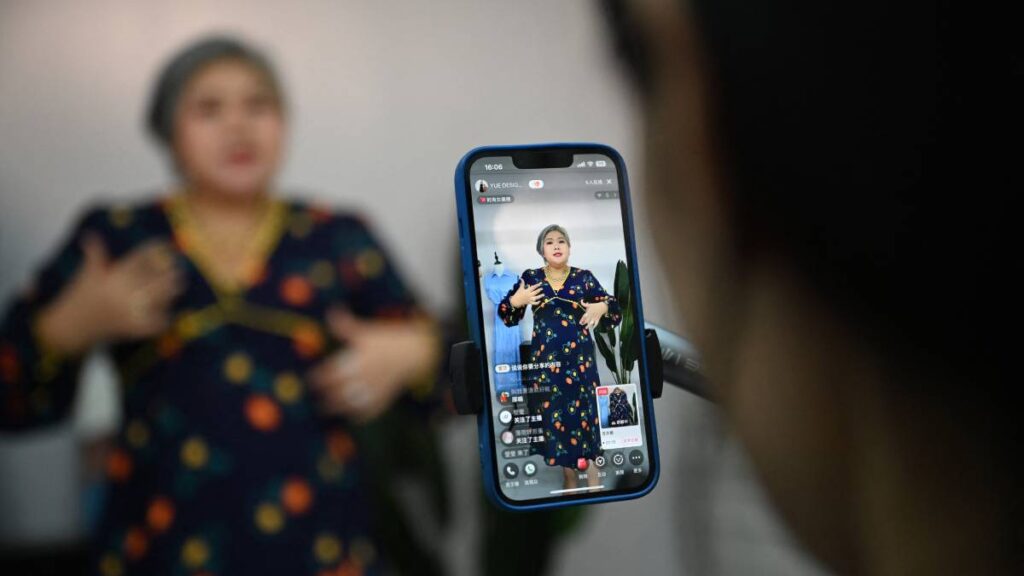 Diseñadora china Amanda Yao desafía los estándares de belleza