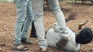 Pobladores frustran robo a farmacia y casi linchan a sospechosos en Tlaxcala