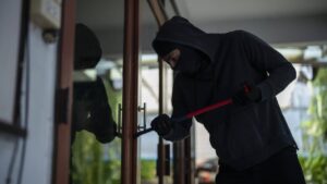 Te vas y ellos llegan: tips clave para evitar robos a casa habitación en las vacaciones de diciembre