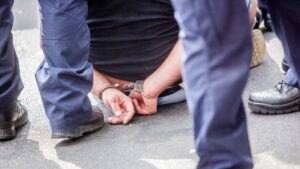 Video causa indignación en Puebla: policías someten a padre de familia; ¿qué sucedió?