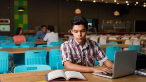 Matrícula universitaria privada se expandió mientras cayó gasto público por alumno