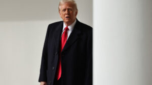 Donald Trump amenaza el derecho de asilo en las iglesias de EE.UU: “Es un golpe monumental”