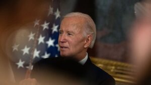 Difunden audios inéditos de Biden; habla de documentos clasificados, problemas de memoria y Obama