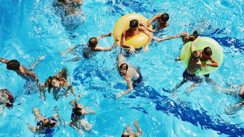 te puedes enfermar por ir a nadar en albercas