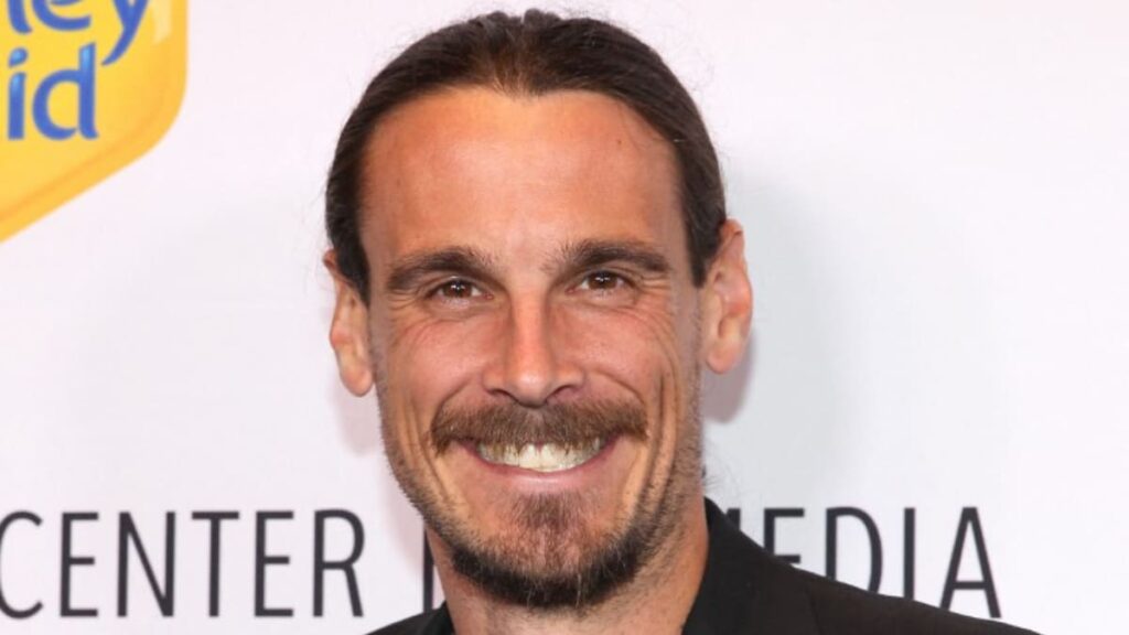 Detienen a Chris Kluwe, exjugador de NFL, por protestar en California