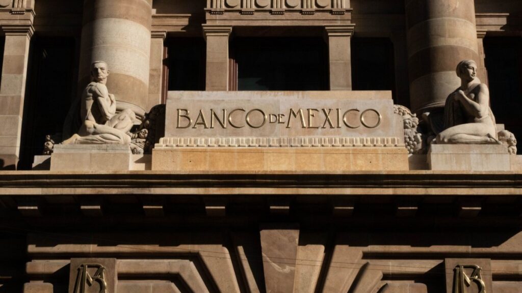 Ajusta Banxico a la baja expectativa de crecimiento para mexicana en 2025