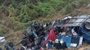 Al menos 39 muertos por choque de autobús que iba de Cancún a Tabasco