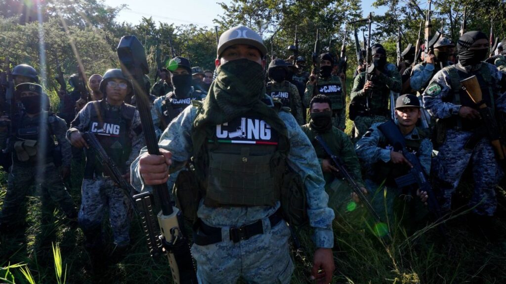 ordena “eliminación total” del Cártel de Sinaloa y Jalisco Nueva Generación