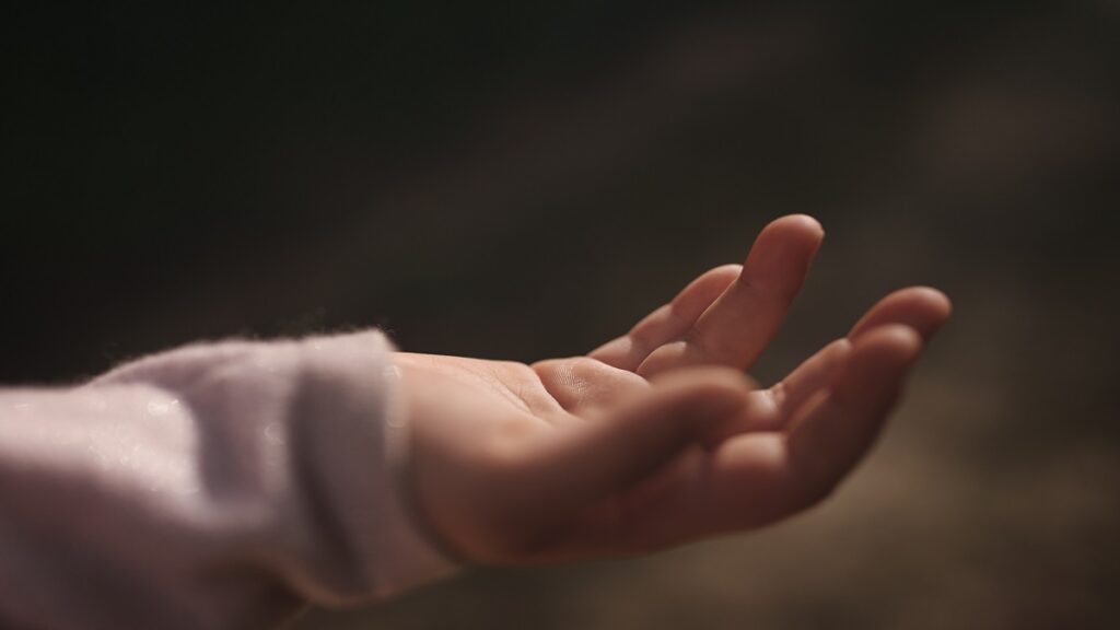 Taxista de Oaxaca encuentra a bebé dormido en plena calle