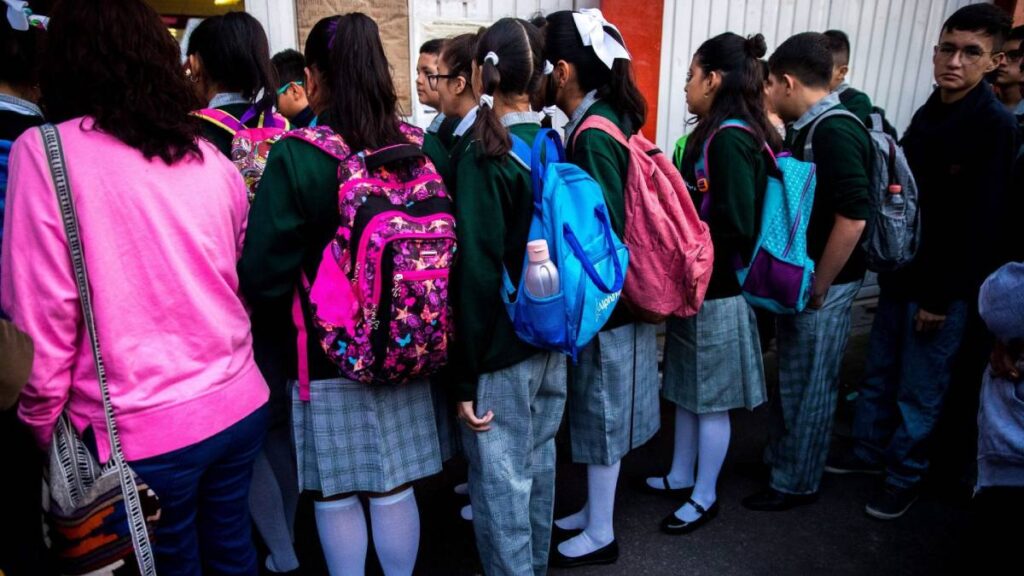 Estudiantes de secundaria tendrán pase automatico.