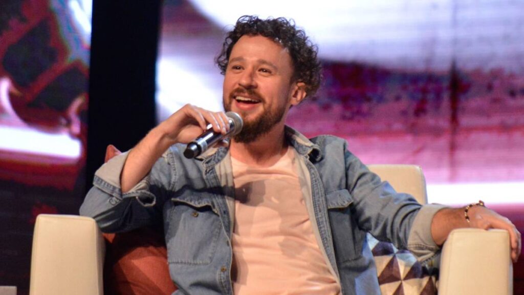 Luisito comunica está hospitalizado