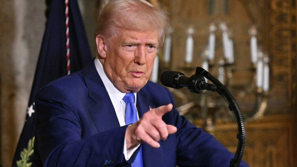 Trump dice que no detendrá los aranceles a México y Canadá