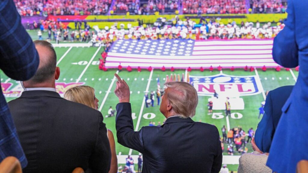 Donald Trump se burla de Taylor Swift; comparte video donde abuchean a la cantante durante el Super Bowl 2025