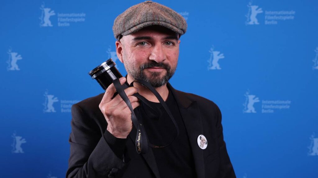¿Quién es Ernesto Martínez Bucio?, ganador en la Berlinale por su película “El diablo fuma”