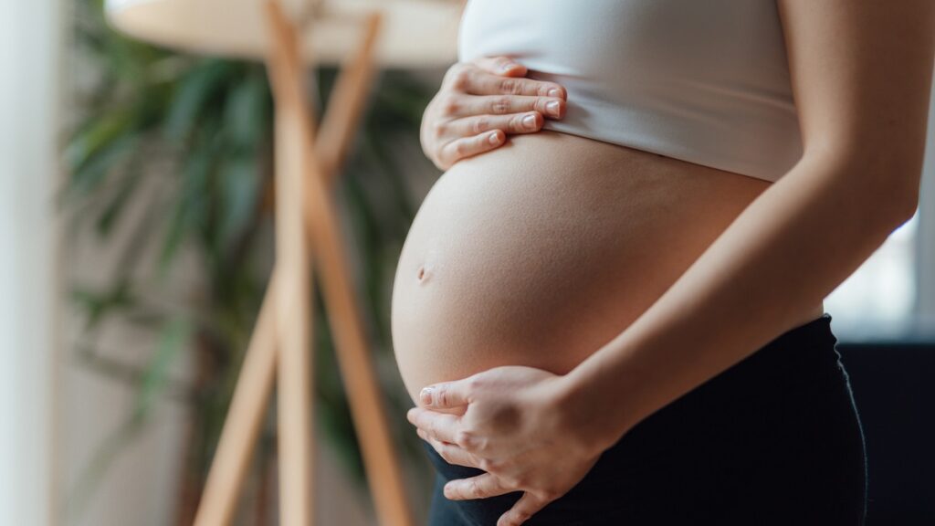 Impacta lista de los 30 nacimientos en México con madres menores en 2024; la más joven tiene 10 años