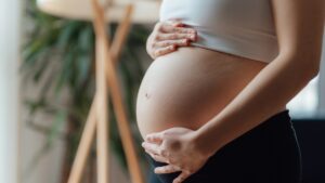 ¿Qué pasa cuando una niña queda embarazada? Estos son los riesgos físicos y psicológicos de un embarazo infantil