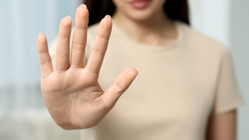 Alumna de secundaria graba a su acosador; la siguió hasta su casa en Córdoba