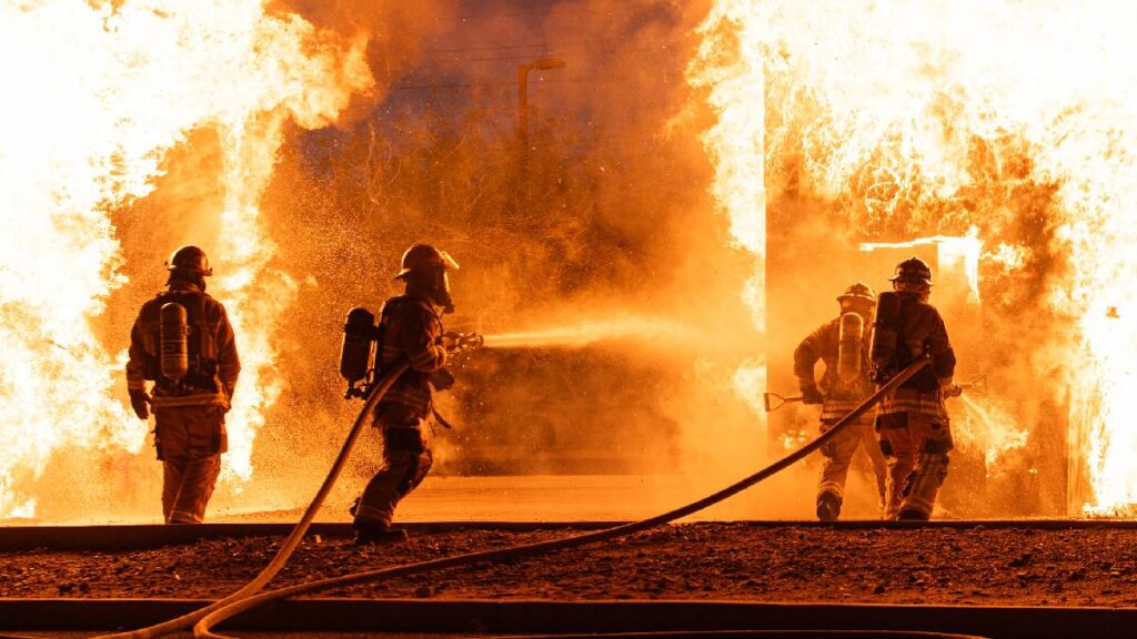 incendio-consume-deposito-de-llantas-en-tlahuac-cdmx-evacuan-aproximadamente-a-50-personas