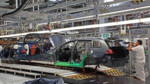 Actividad industrial tropieza: caen manufacturas y minería en noviembre, pese a avances en algunas entidades