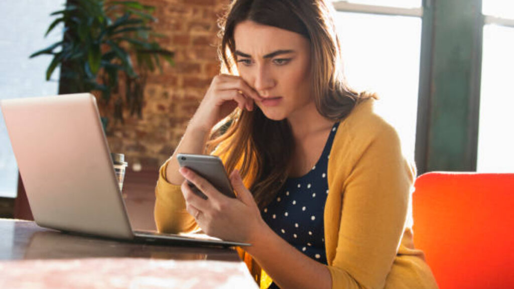 ¿Qué es el kittenfishing, una forma de engaño romántica?