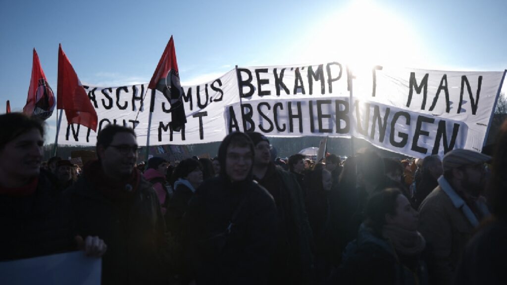 Manifestaciones masivas se registraron en Alemania contra la extrema derecha, con 200 mil personas, informó la policía de la capital.