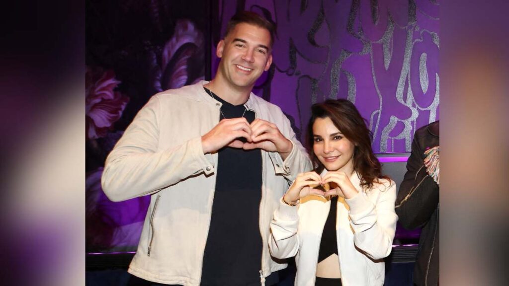 Martha Higareda Lewis Howes ya son papas anuncian gemelos