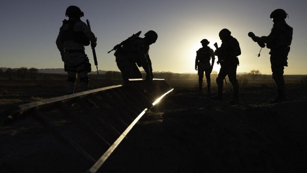 Un experto señala que la incursión militar de EE.UU. en México es poco probable, pese a la designación de cárteles como terroristas.