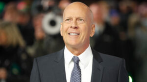 Bruce Willis reaparece a casi 4 años de su diagnóstico de demencia y conmueve a sus fans