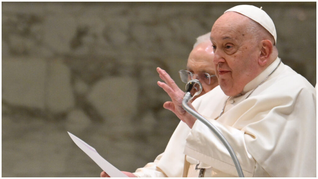 El Papa Francisco sigue activo pese a bronquitis