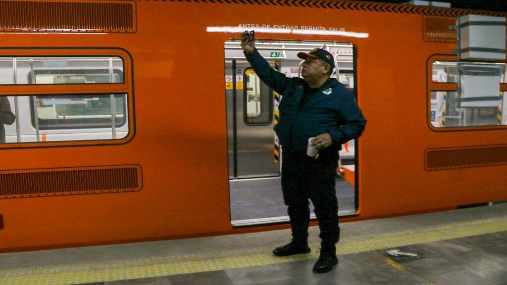 pelea-en-el-metro-de-cdmx-dos-hombres-desatan-el-caos-dentro-de-un-vagon