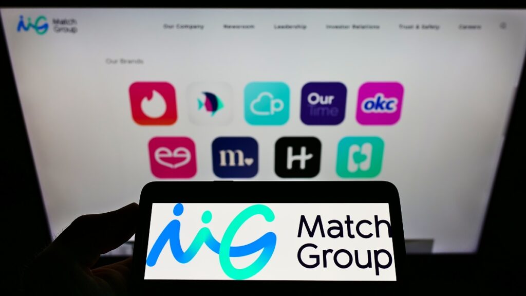 Las aplicaciones de citas que administra la compañía Match Group, como Tinder, facilitan la presencia de agresores sexuales, reveló un estudio.