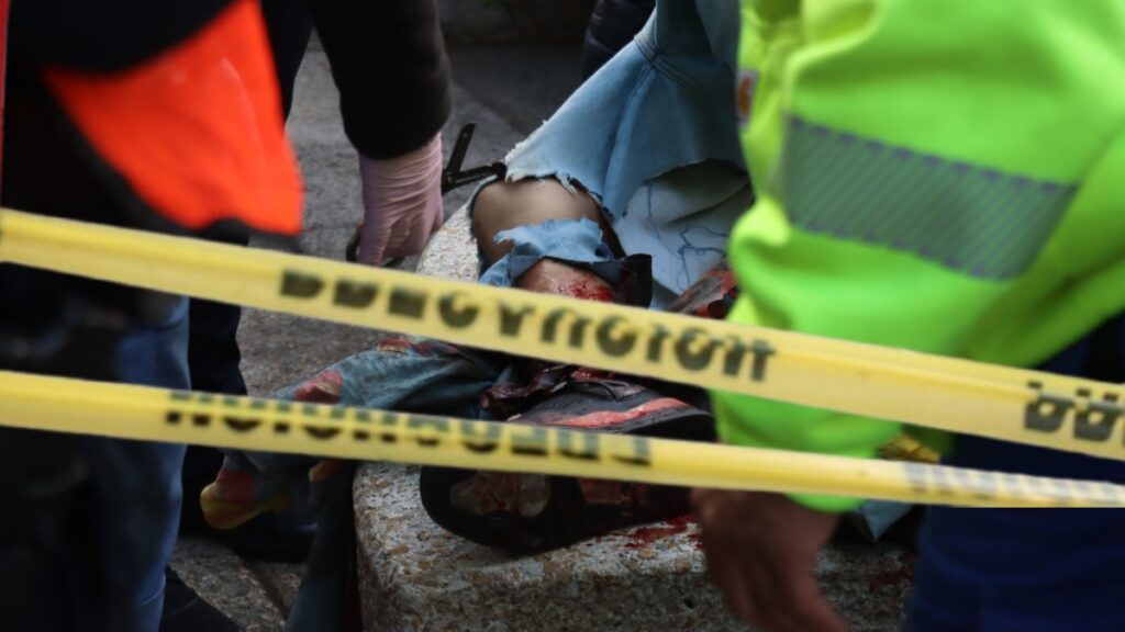 Un hombre fue apuñalado afuera de un restaurante en Avenida Revolución, Tacubaya. Las autoridades lograron detener al agresor.