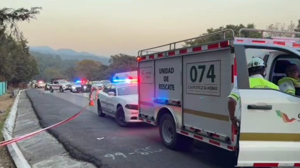 Servicios de emergencia en la autopista México-Cuernavaca