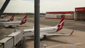 Pasajeros detienen a joven por intentar abordar avión con escopeta en Australia