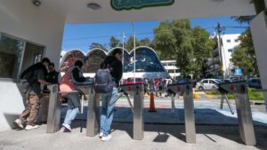 Viralizan video de estudiantes presuntamente inhalando droga en escuela de Morelos