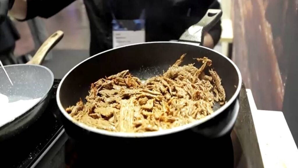 Carne de res de origen vegetal es presentada en el MWC 2025