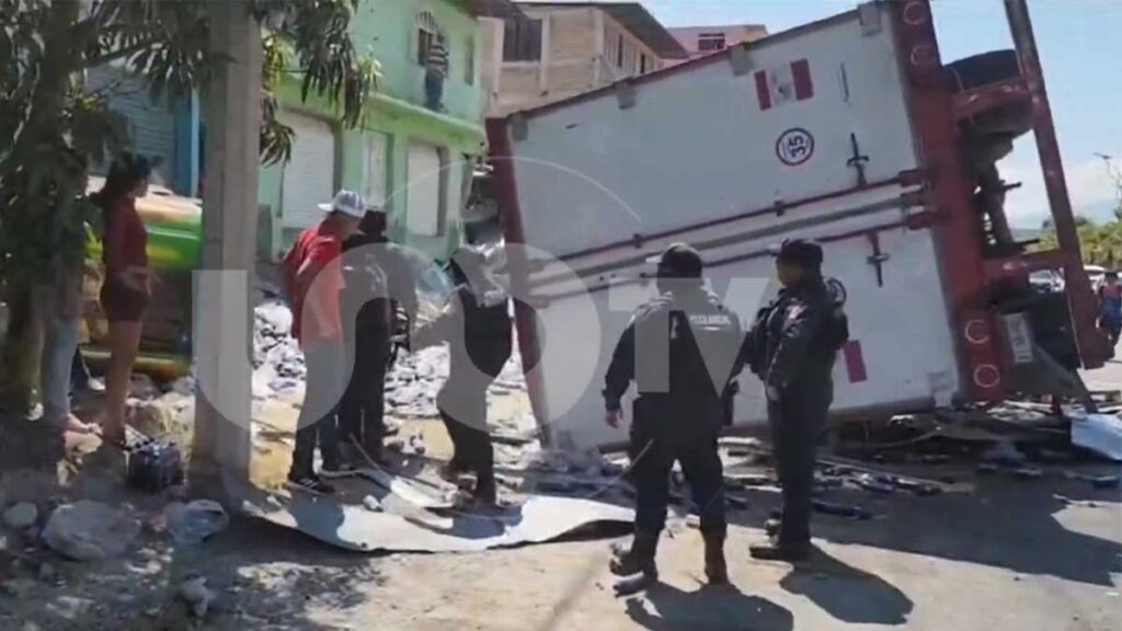 Autoridades vigilan la zona del accidente.