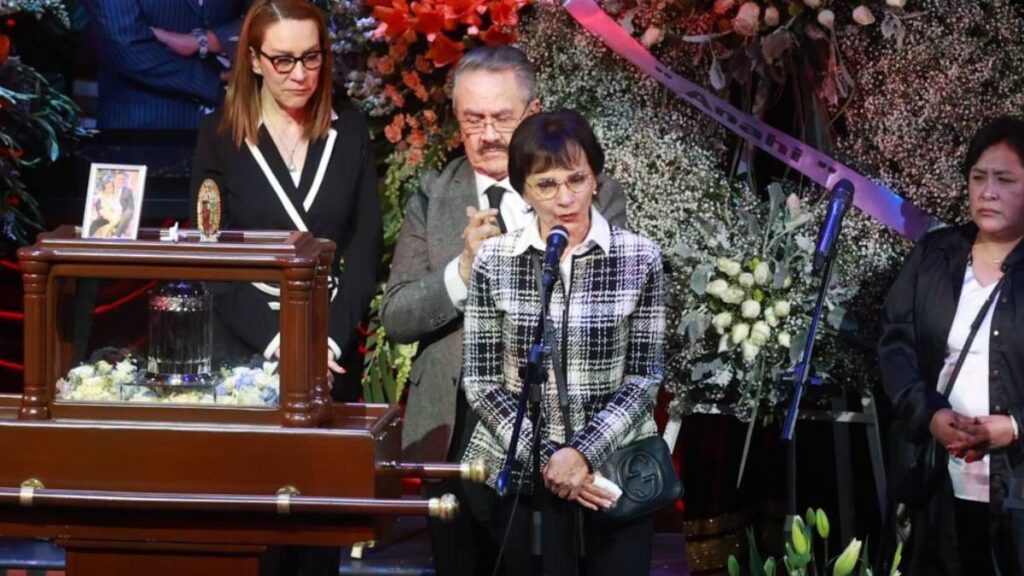 Pati Chapoy en funeral de Daniel Bisogno