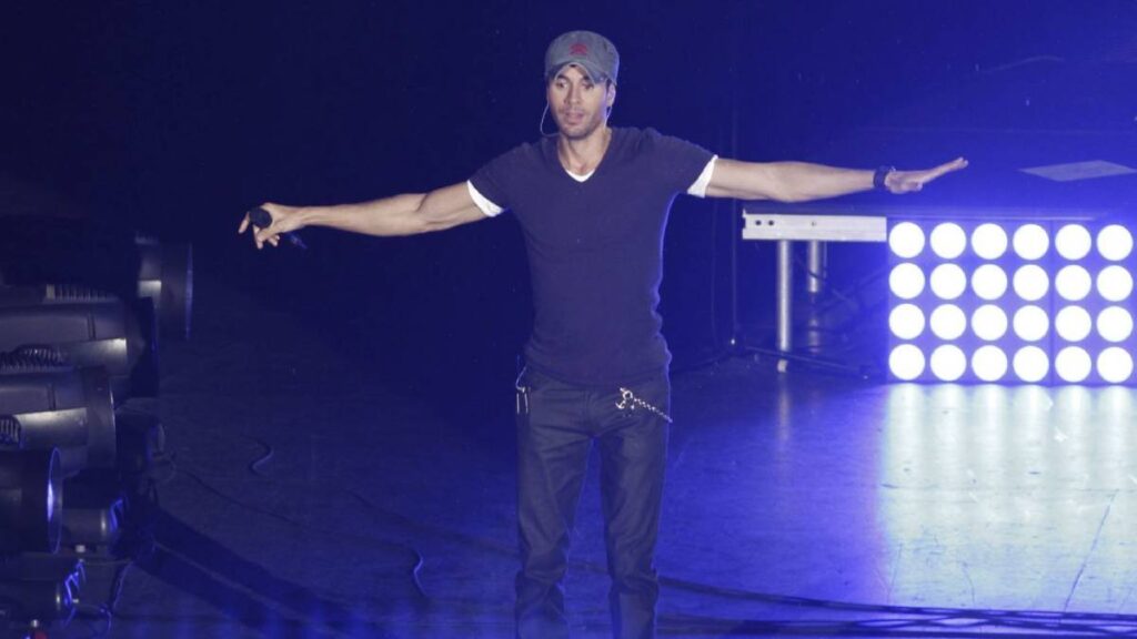 uSAN EL NOMBRE DE Enrique Iglesias para estafa