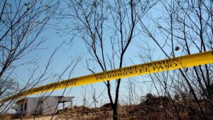 Hallan casa de seguridad con restos humanos y equipo táctico en Tetlatlahuca