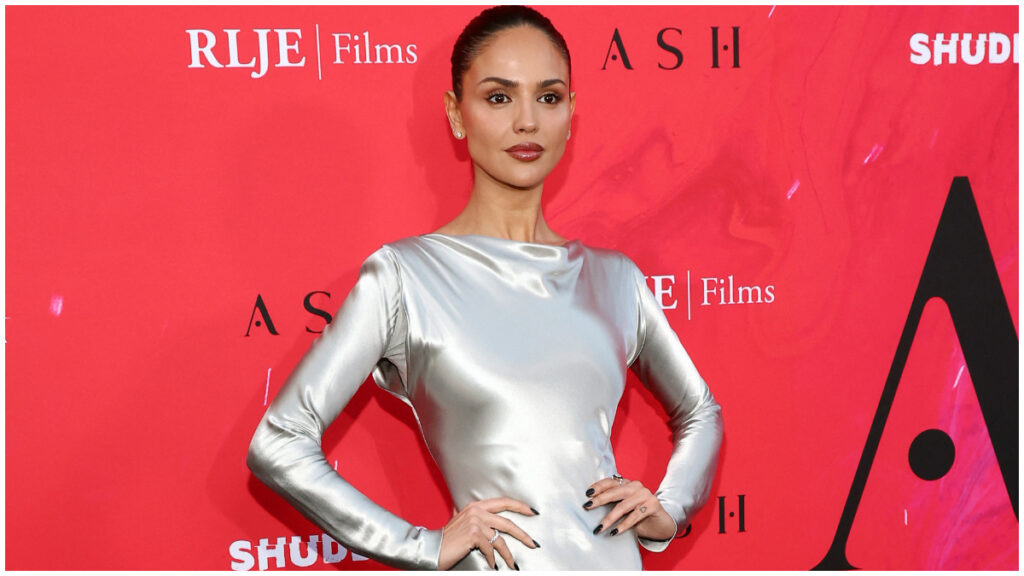 Eiza González se pone a prueba como mexicana, así reacciona con el picante